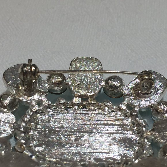 EUC Faux Topaz/Jade Green Brooch, Silver-Tone Metal Setting, 2 3/8" L x 2" W - Picture 5 of 8